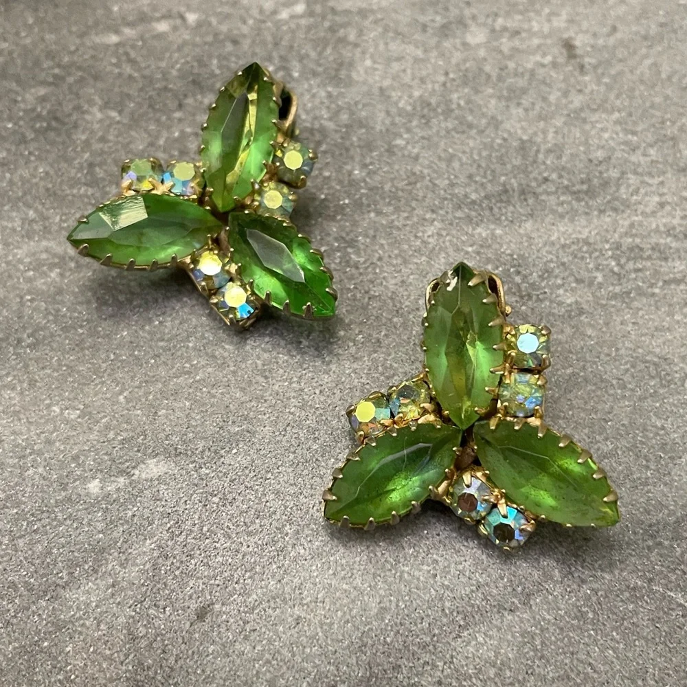 Vintage Green Crystal Gold Clip On Earrings - Picture 9 of 9